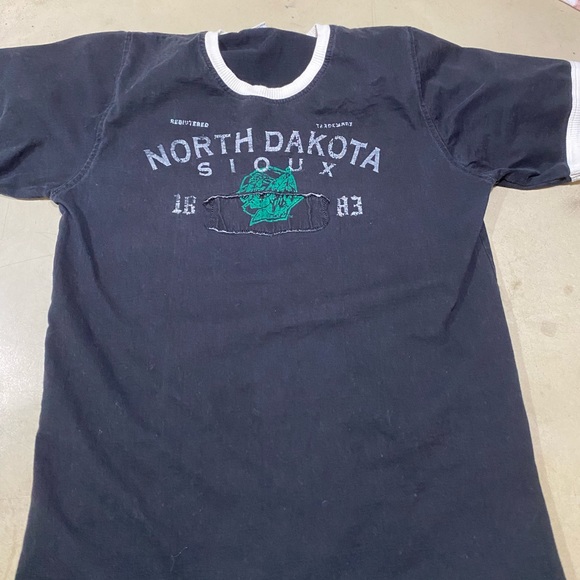 North Dakota t-shirt - Picture 1 of 3